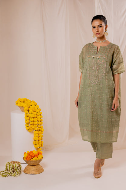 Kishmish Kurta