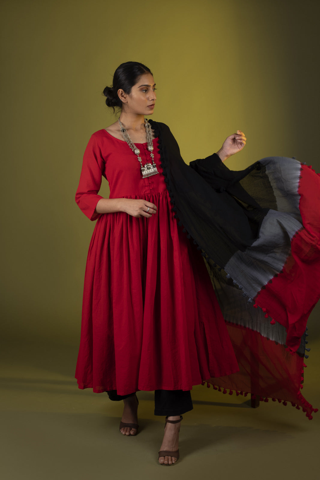 Black frock with red dupatta best sale